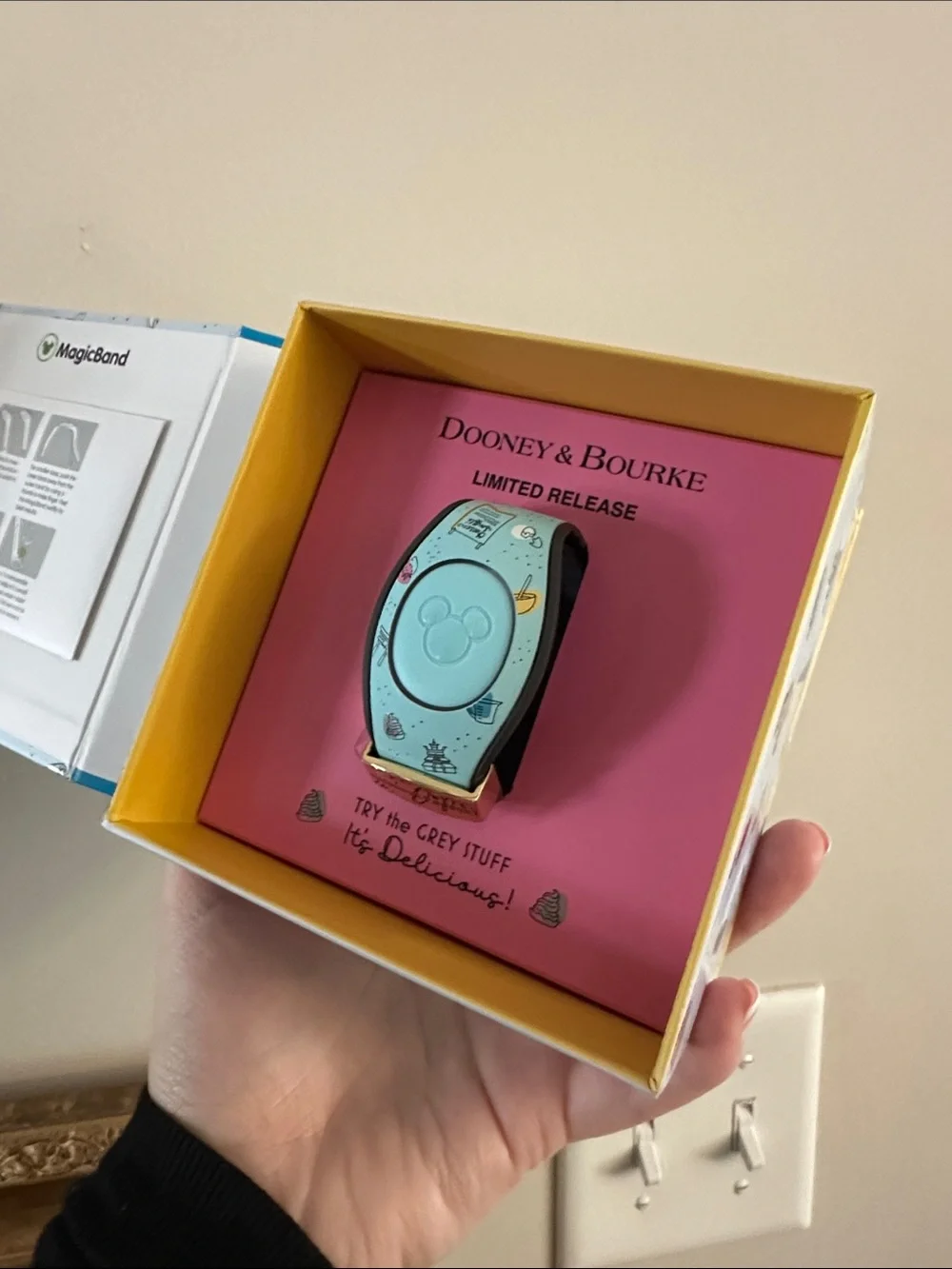 UNLINKED RARE Dooney & Bourke Light Blue MagicBand BELLE food and wine fest
